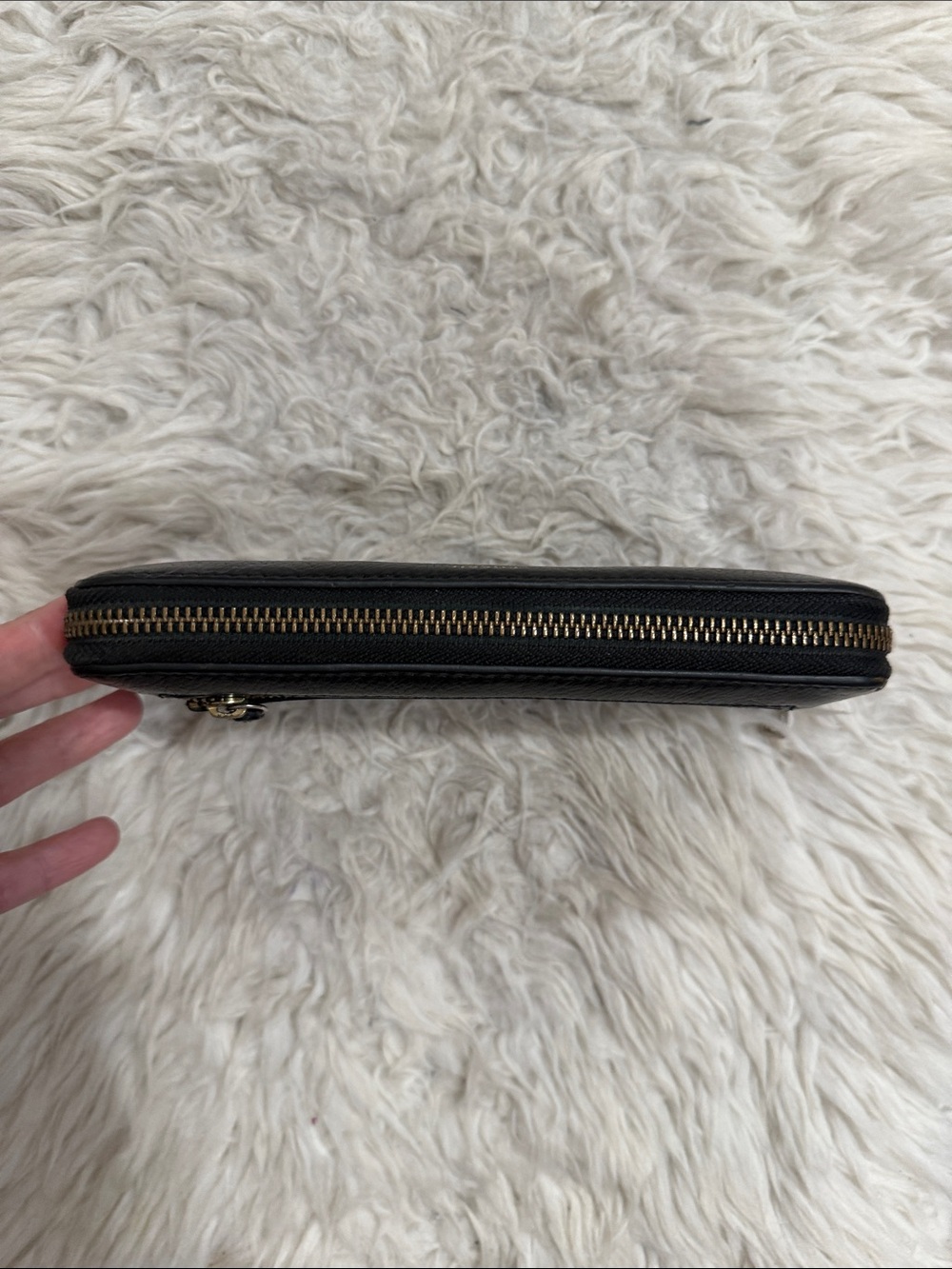 Fossil Black Pebbled Leather Sydney Zip Around
Wallet - Picture 3 of 8